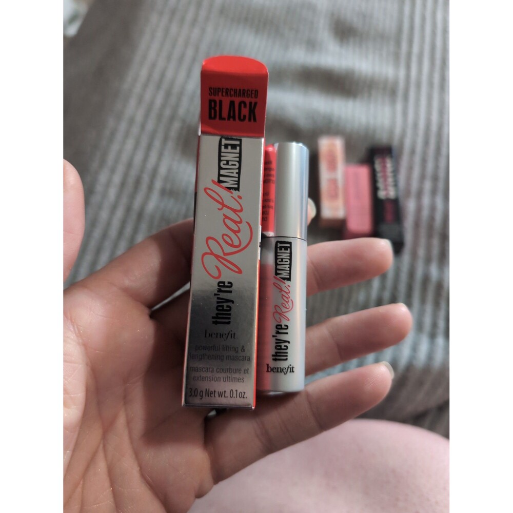 Benefit cosmetics sample set - Picture 2 of 5